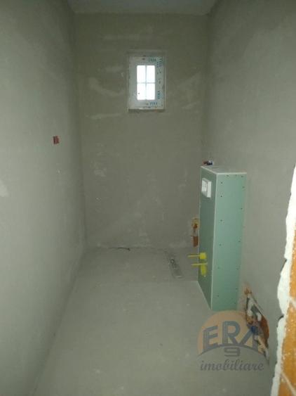 Casă individuală cu 4 camere cu Canalizare în Nufărul