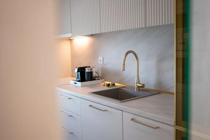 Apartament cu 2 camere semidecomandat, mobilat în Mărăști