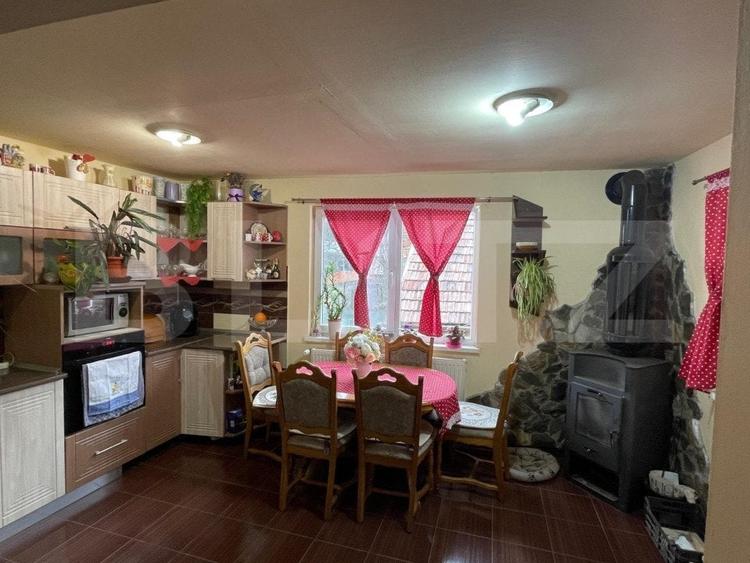 Casă individuală cu 8 camere cu Teren 260 Mp în Central