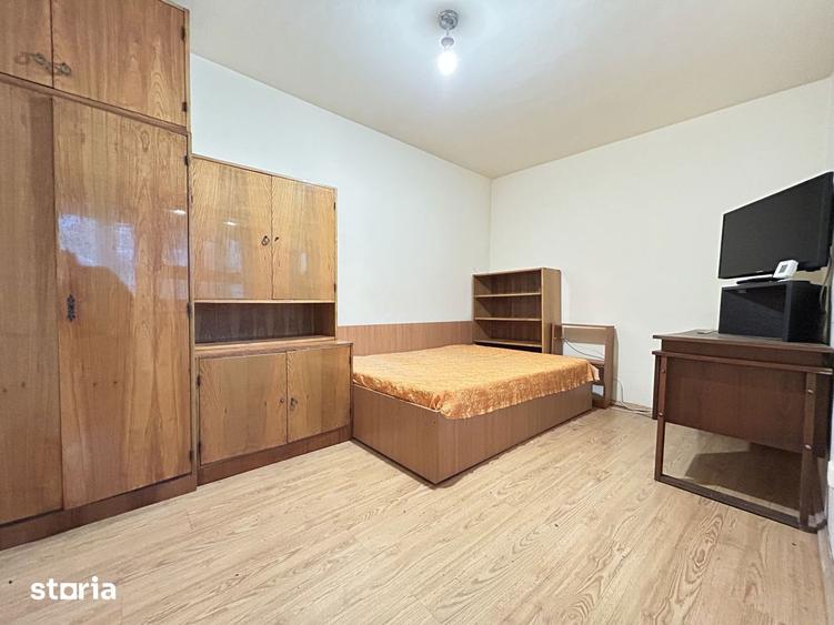 Casă cu 9 camere cu Canalizare în Central