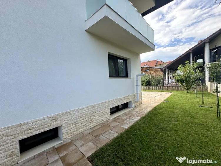 Casă cu 5 camere în Ostroveni