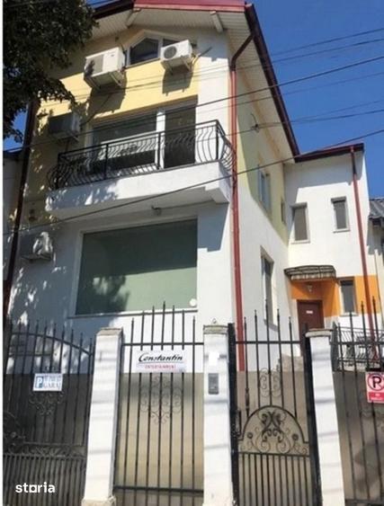 Casă cu 9 camere cu Teren 300 Mp în Iancului