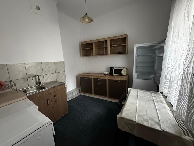 Apartament cu 3 camere decomandat în Ștefan cel Mare