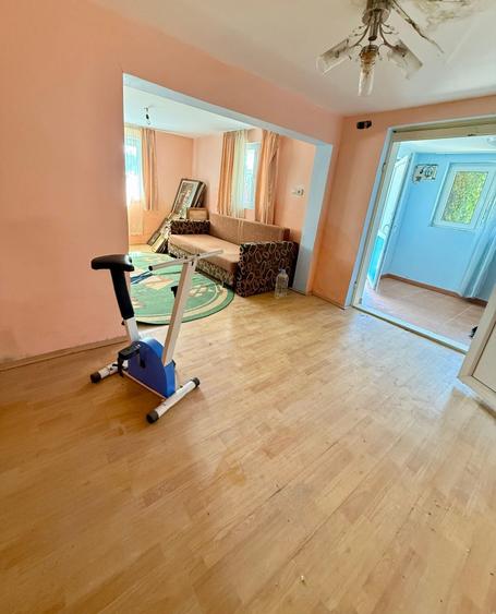 Casă cu 4 camere în Tătărani