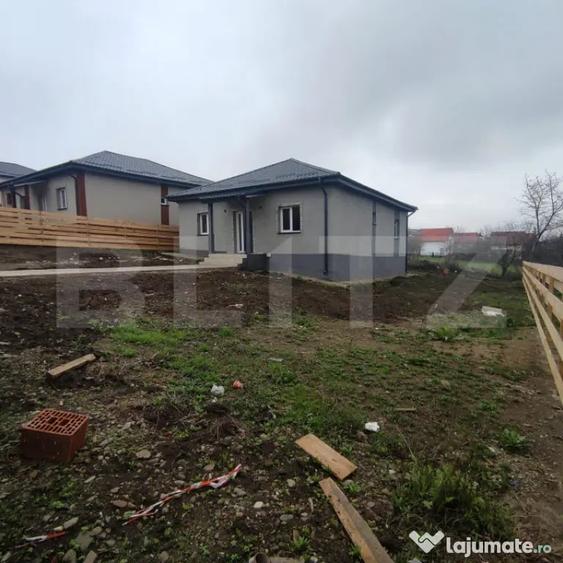 Casă cu 4 camere cu Teren 570 Mp în Tomești