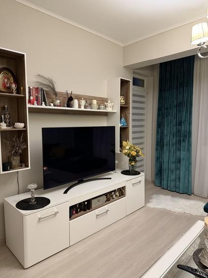 Apartament cu 2 camere decomandat în Titan