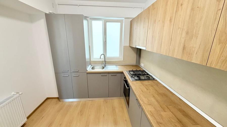 Apartament cu 4 camere semidecomandat în 13 Septembrie