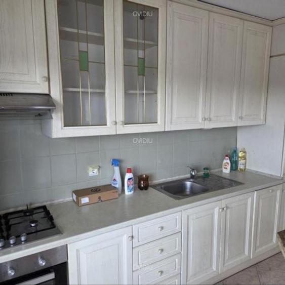 Apartament cu 3 camere decomandat, mobilat în Primăverii