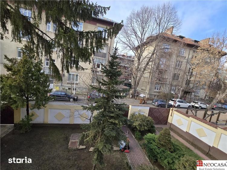 Casă cu 7 camere decomandat cu Teren 271.57 Mp în Grivița