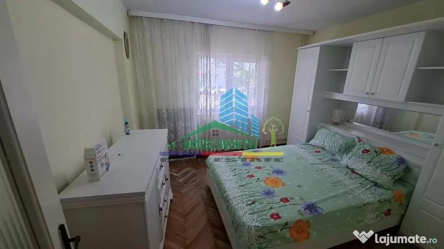 Apartament cu 4 camere decomandat în Central