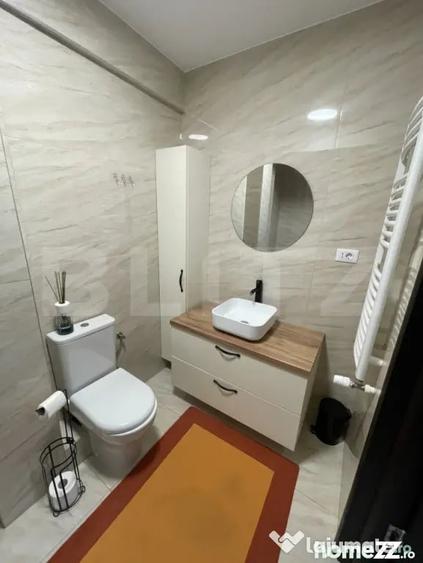 Apartament cu 3 camere semidecomandat în Central