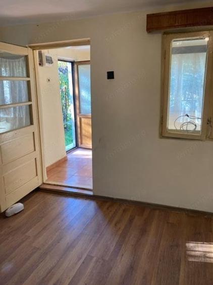 Casă cu 3 camere în Prundu