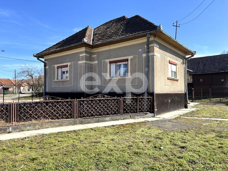 Casă individuală cu 4 camere cu Canalizare în Sânpaul