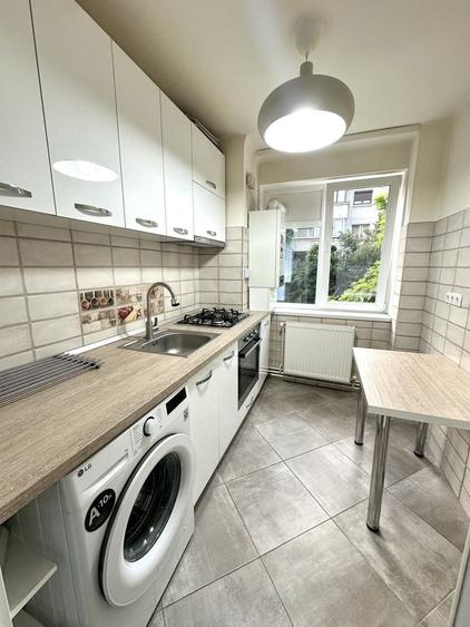 Apartament cu 3 camere semidecomandat în Ultracentral