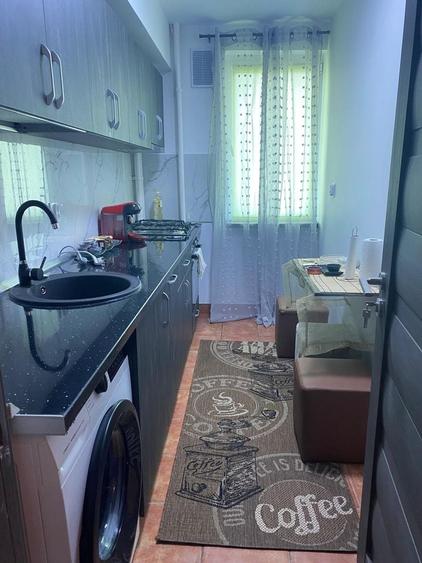Apartament cu 3 camere decomandat, mobilat în Grivița