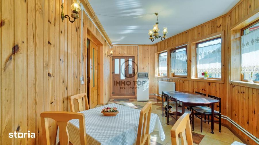 Casă cu 8 camere cu Teren 700 Mp în Vidra
