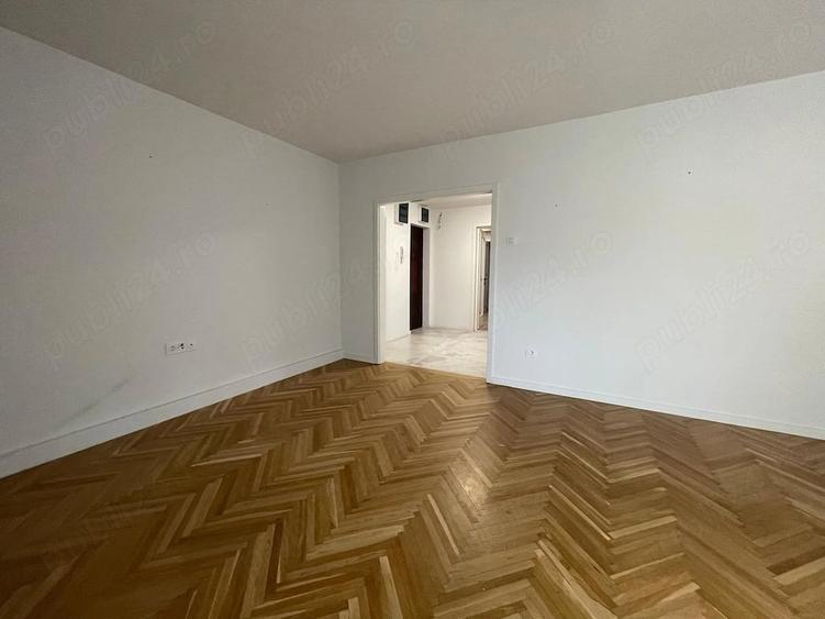 Apartament cu 4 camere decomandat în Republicii