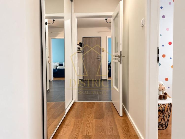 Apartament cu 3 camere semidecomandat, mobilat în Lipovei