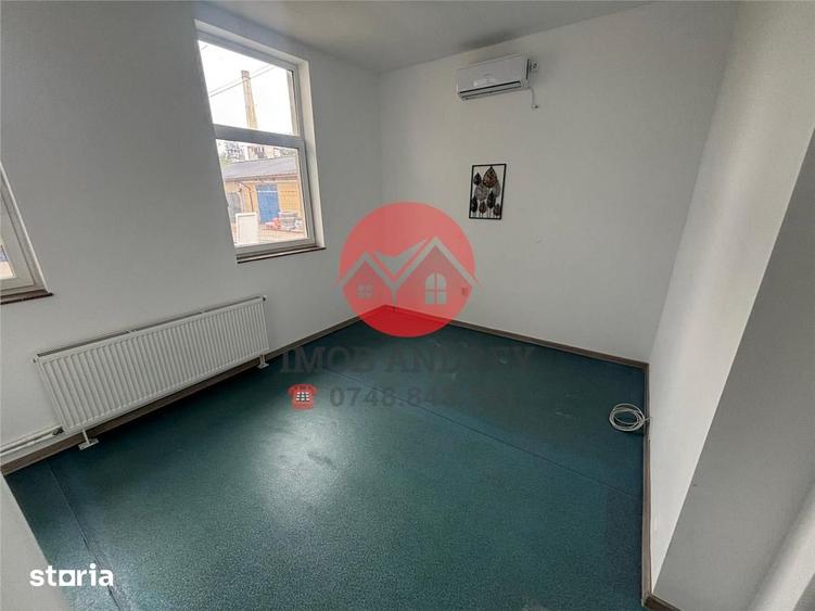 Casă cu 10 camere cu Teren 300 Mp în Central