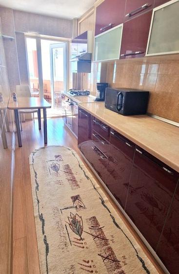 Apartament cu 3 camere decomandat în Faleza Nord