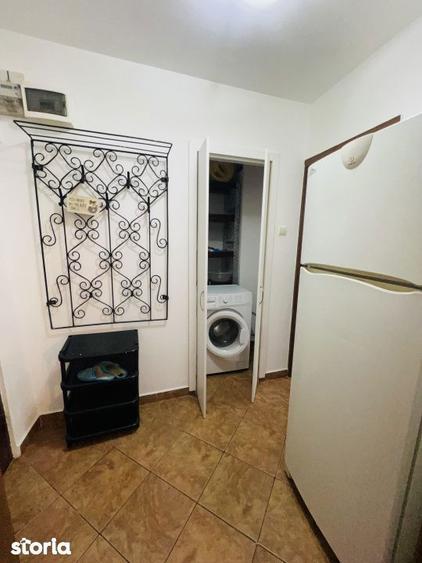 Apartament cu 2 camere semidecomandat, mobilat în Tei