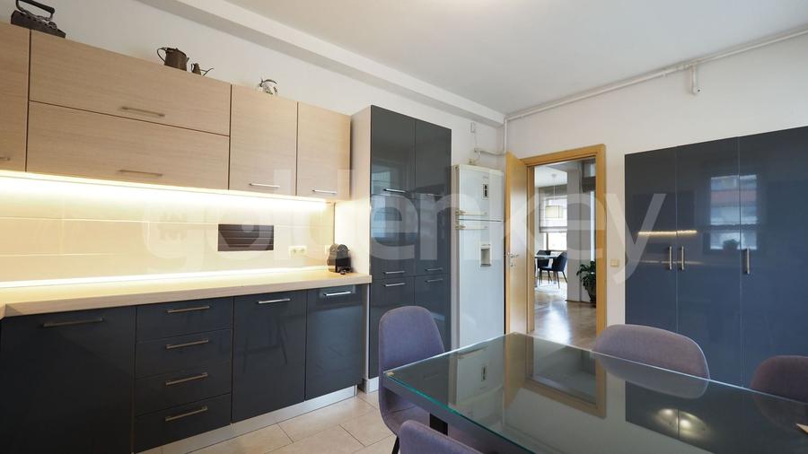 Apartament cu 4 camere decomandat, mobilat în Herăstrău