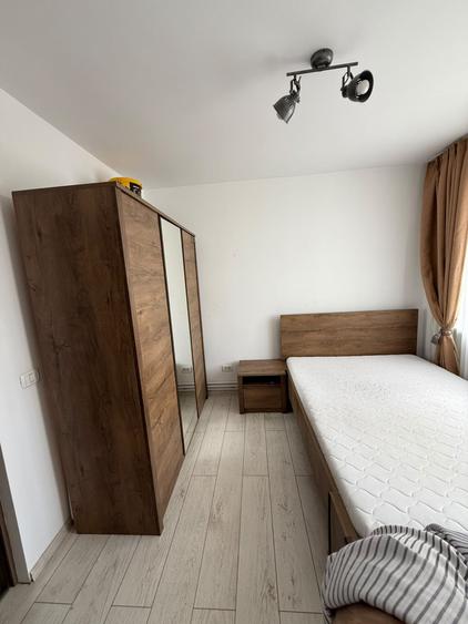 Apartament cu 3 camere semidecomandat, mobilat în Semicentral