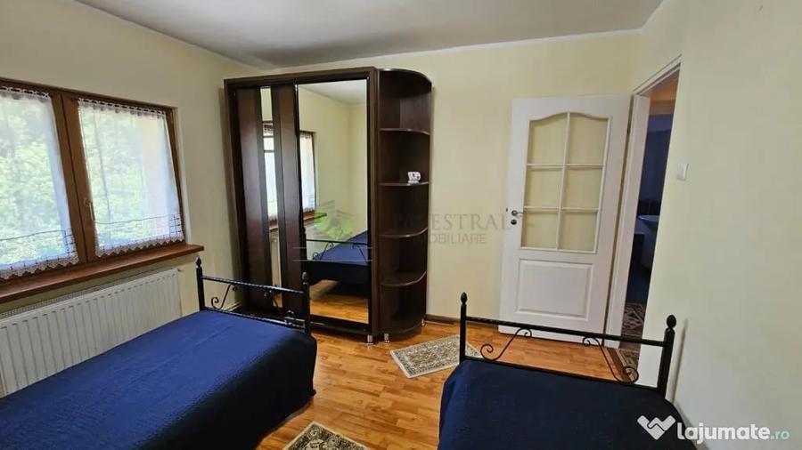 Apartament cu 3 camere decomandat în Răcădău