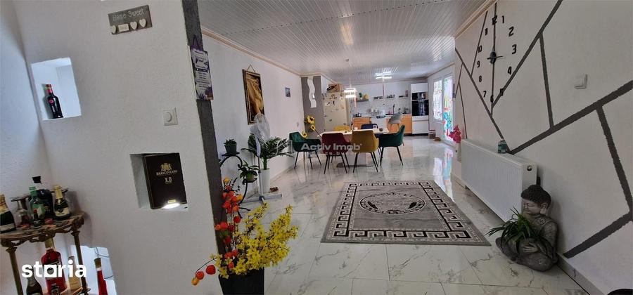 Casă cu 6 camere cu Teren 216 Mp în Muncitoresc