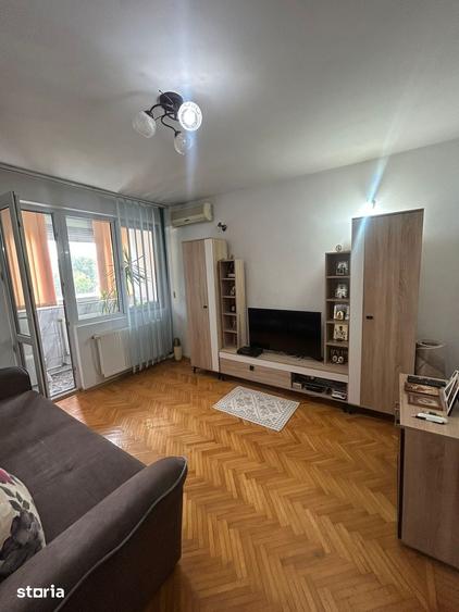Apartament cu 3 camere decomandat în Sud