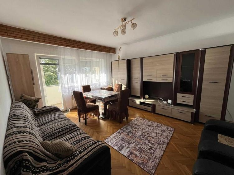Apartament cu 4 camere decomandat în Central