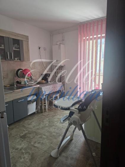 Apartament cu 3 camere decomandat în Florești