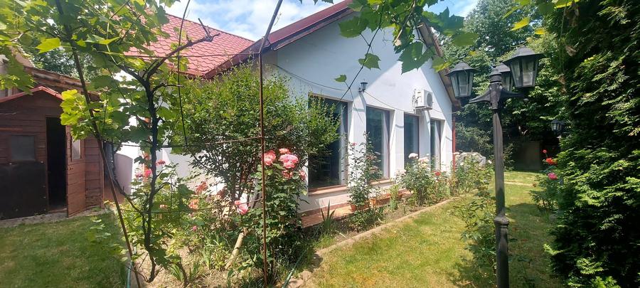 Casă cu 4 camere cu Canalizare în Energiei