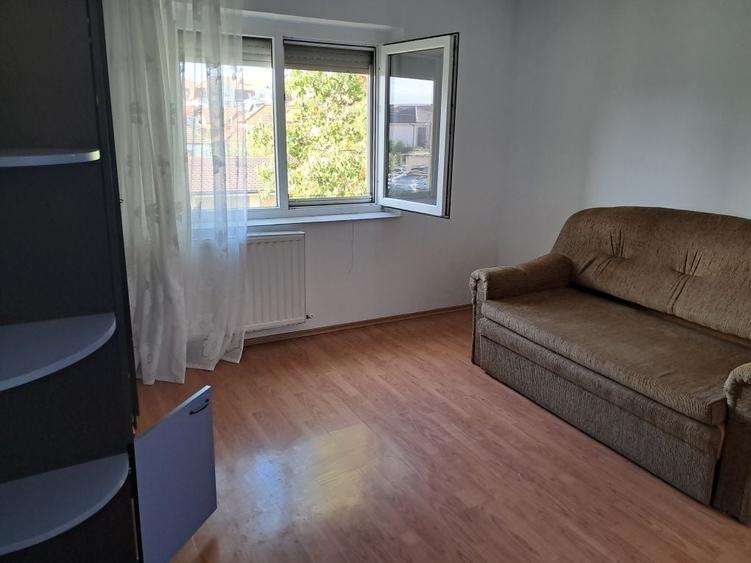 Apartament cu 2 camere decomandat în Cihei