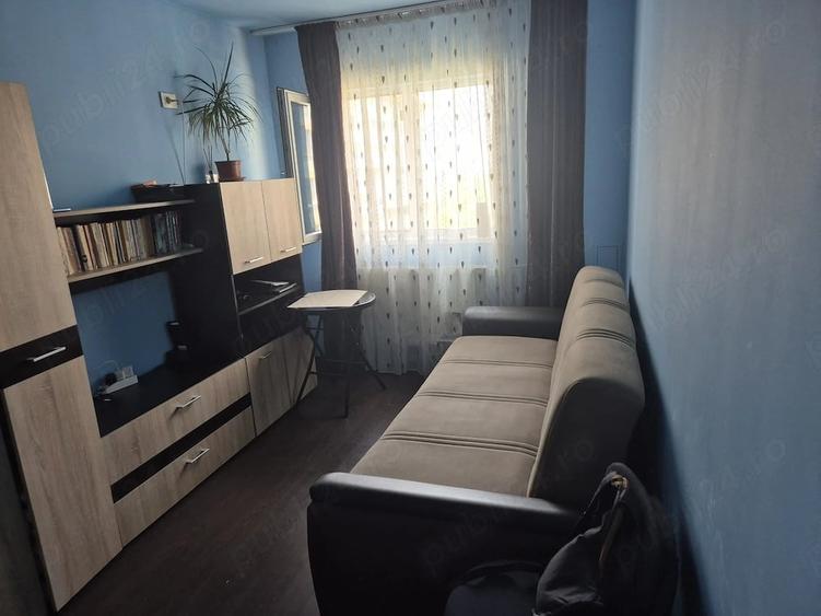 Apartament cu 3 camere semidecomandat în Colentina
