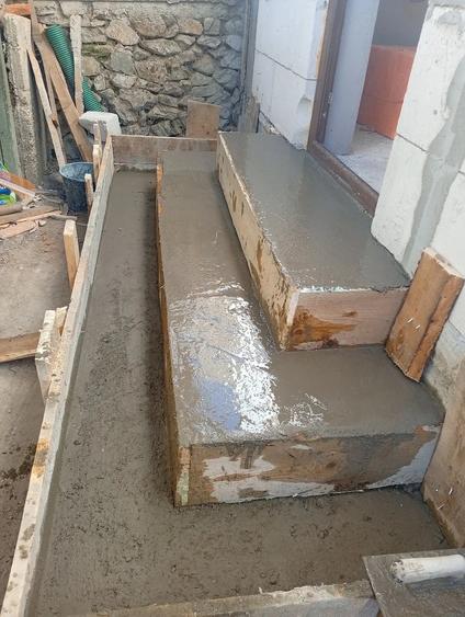 Casă cu Teren 40 Mp în Central