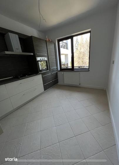 Apartament cu 3 camere decomandat în Clăbucet