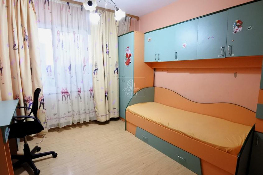 Apartament cu 3 camere decomandat în Republicii