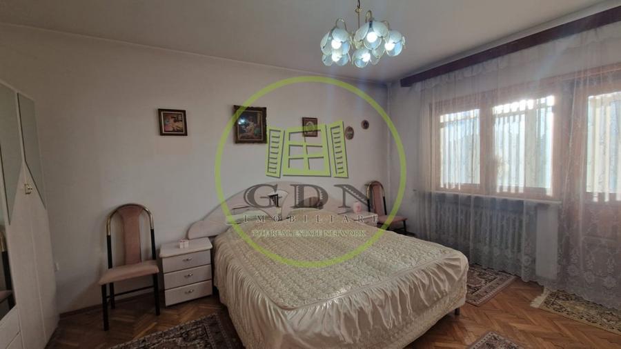 Casă individuală cu 5 camere cu Canalizare în Central