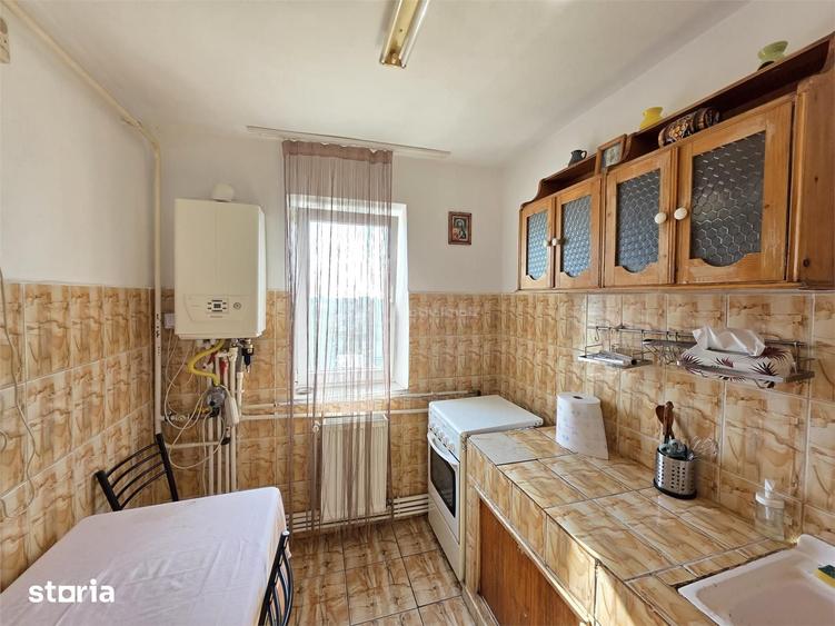 Apartament cu 3 camere decomandat în Micro 5