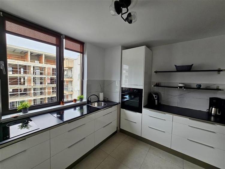 Apartament cu 5 camere decomandat, mobilat în Herăstrău