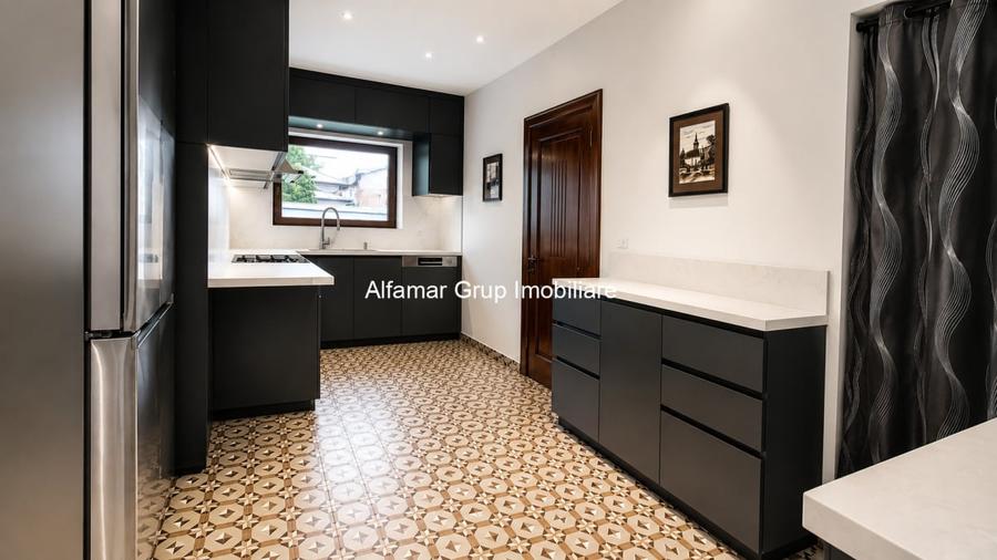 Penthouse cu 5 camere, mobilat în Armeneasca