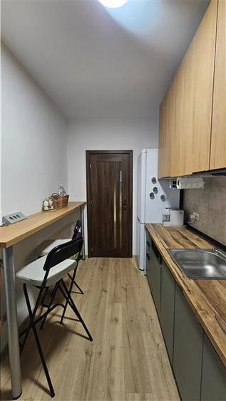 Apartament cu 2 camere semidecomandat, mobilat în Pajura