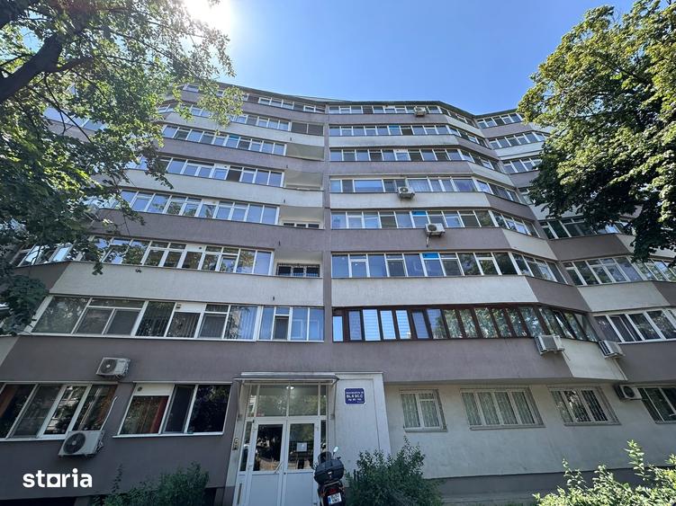 Apartament cu 3 camere semidecomandat în Crângași