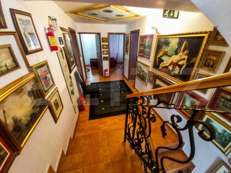 Casă individuală cu 8 camere cu Garaj în Sud
