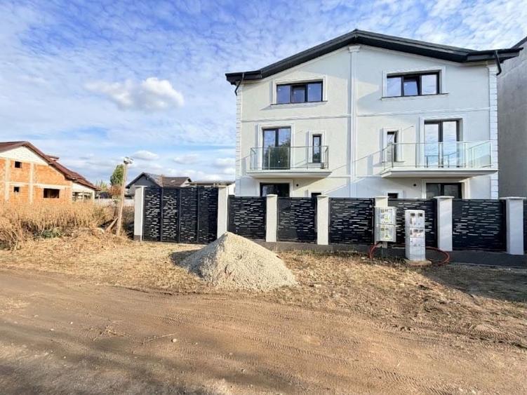 Duplex cu 4 camere cu Canalizare în Exterior Sud
