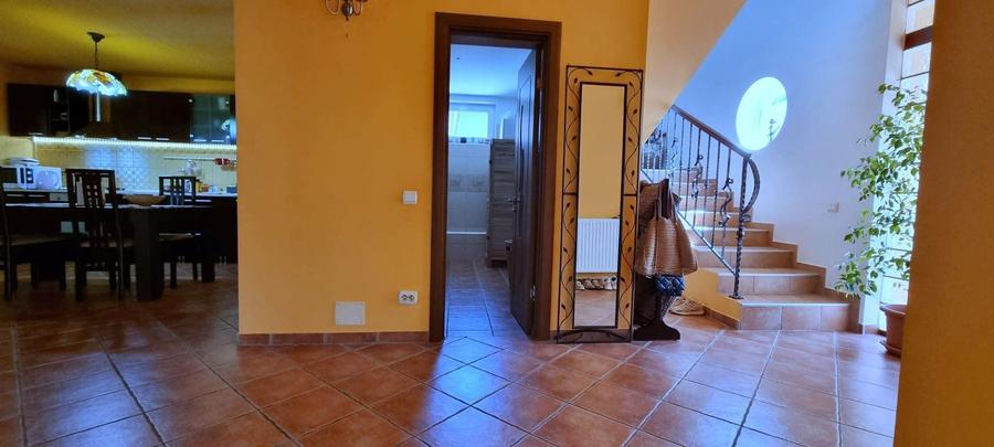 Casă individuală cu 4 camere cu Canalizare în Buda