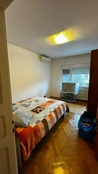 Casă cu 12 camere cu Canalizare în Parcul Carol