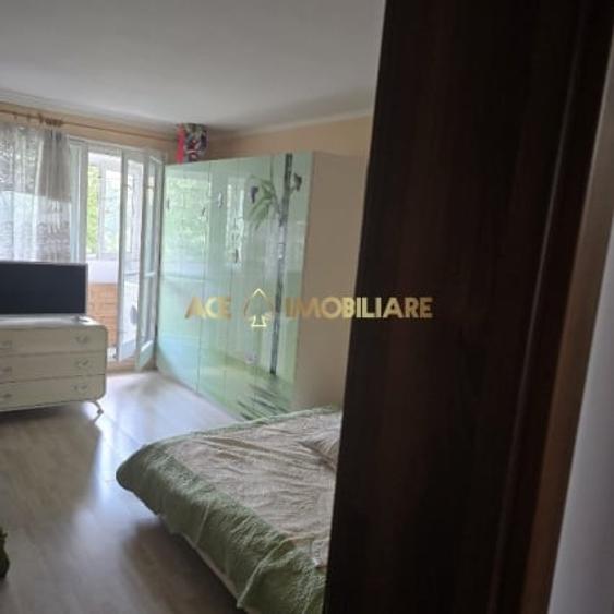 Apartament cu 3 camere decomandat, mobilat în Ozana