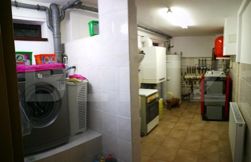 Casă individuală cu 9 camere cu Garaj în Florilor